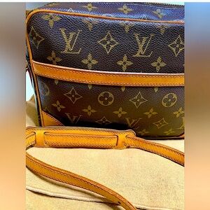 Authentic Louis Vuitton Tracadero 27 Monogram